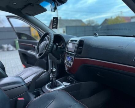 Серый Хендай Санта Фе, объемом двигателя 2.2 л и пробегом 337 тыс. км за 9300 $, фото 16 на Automoto.ua