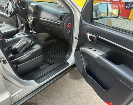 Серый Хендай Санта Фе, объемом двигателя 2.7 л и пробегом 198 тыс. км за 10800 $, фото 19 на Automoto.ua