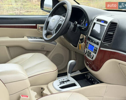 Серый Хендай Санта Фе, объемом двигателя 2.2 л и пробегом 232 тыс. км за 10555 $, фото 81 на Automoto.ua