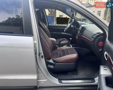 Серый Хендай Санта Фе, объемом двигателя 2.19 л и пробегом 274 тыс. км за 8800 $, фото 2 на Automoto.ua