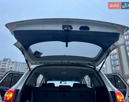 Серый Хендай Санта Фе, объемом двигателя 2.19 л и пробегом 260 тыс. км за 8950 $, фото 37 на Automoto.ua