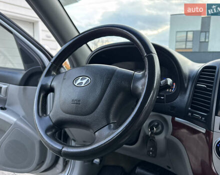 Сірий Хендай Санта Фе, об'ємом двигуна 2.7 л та пробігом 167 тис. км за 7850 $, фото 39 на Automoto.ua