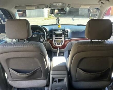 Серый Хендай Санта Фе, объемом двигателя 2.19 л и пробегом 325 тыс. км за 8250 $, фото 13 на Automoto.ua