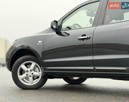 Серый Хендай Санта Фе, объемом двигателя 2.2 л и пробегом 232 тыс. км за 10555 $, фото 20 на Automoto.ua