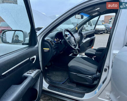 Серый Хендай Санта Фе, объемом двигателя 2.19 л и пробегом 260 тыс. км за 8950 $, фото 23 на Automoto.ua