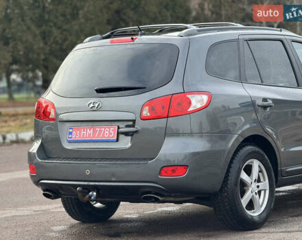 Серый Хендай Санта Фе, объемом двигателя 2.2 л и пробегом 260 тыс. км за 8700 $, фото 9 на Automoto.ua