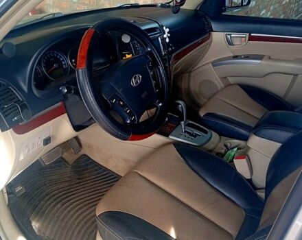 Серый Хендай Санта Фе, объемом двигателя 2.7 л и пробегом 320 тыс. км за 8200 $, фото 2 на Automoto.ua