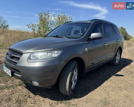 Сірий Хендай Санта Фе, об'ємом двигуна 2.2 л та пробігом 317 тис. км за 9500 $, фото 1 на Automoto.ua