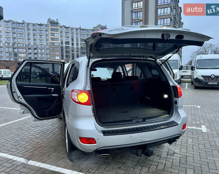 Серый Хендай Санта Фе, объемом двигателя 2.19 л и пробегом 260 тыс. км за 8950 $, фото 15 на Automoto.ua