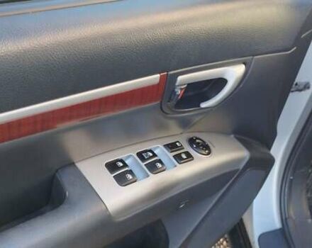 Сірий Хендай Санта Фе, об'ємом двигуна 2.19 л та пробігом 209 тис. км за 9000 $, фото 5 на Automoto.ua