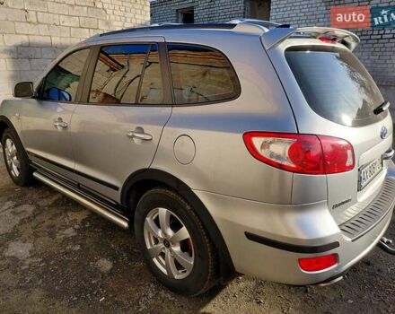 Серый Хендай Санта Фе, объемом двигателя 2.19 л и пробегом 215 тыс. км за 10500 $, фото 1 на Automoto.ua