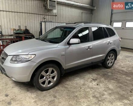 Серый Хендай Санта Фе, объемом двигателя 2.2 л и пробегом 386 тыс. км за 10000 $, фото 2 на Automoto.ua