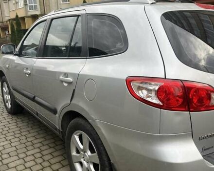 Серый Хендай Санта Фе, объемом двигателя 2.19 л и пробегом 285 тыс. км за 8700 $, фото 3 на Automoto.ua