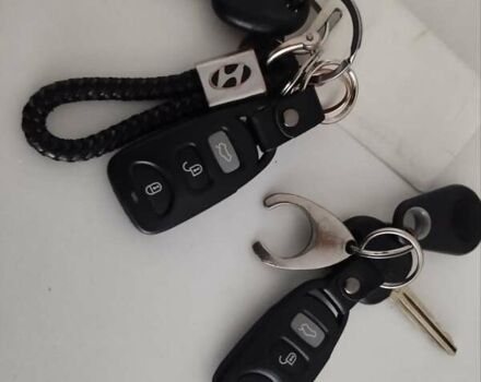 Серый Хендай Санта Фе, объемом двигателя 2.2 л и пробегом 297 тыс. км за 9299 $, фото 17 на Automoto.ua