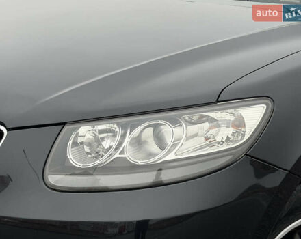 Серый Хендай Санта Фе, объемом двигателя 2.2 л и пробегом 232 тыс. км за 10555 $, фото 2 на Automoto.ua