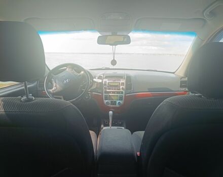 Серый Хендай Санта Фе, объемом двигателя 2.2 л и пробегом 197 тыс. км за 8400 $, фото 4 на Automoto.ua