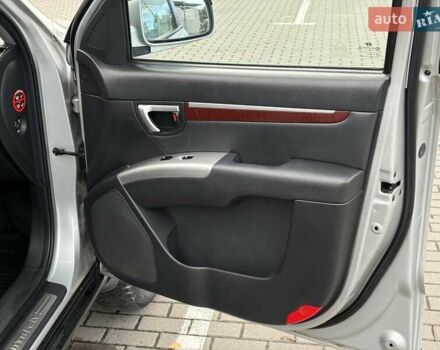 Серый Хендай Санта Фе, объемом двигателя 2.19 л и пробегом 276 тыс. км за 8550 $, фото 50 на Automoto.ua