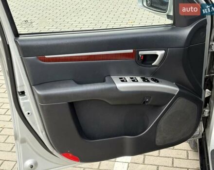 Серый Хендай Санта Фе, объемом двигателя 2.19 л и пробегом 276 тыс. км за 8550 $, фото 46 на Automoto.ua