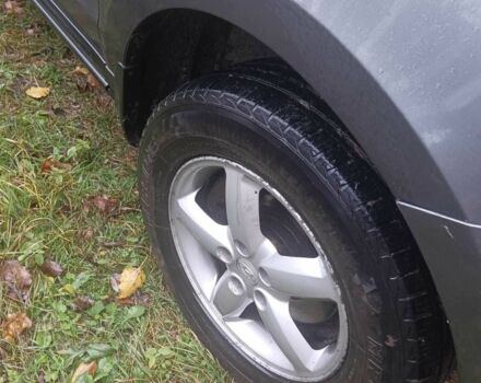 Серый Хендай Санта Фе, объемом двигателя 2.2 л и пробегом 261 тыс. км за 4500 $, фото 15 на Automoto.ua