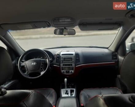 Серый Хендай Санта Фе, объемом двигателя 2.19 л и пробегом 225 тыс. км за 9500 $, фото 5 на Automoto.ua