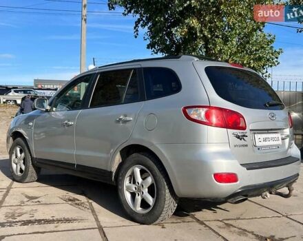 Серый Хендай Санта Фе, объемом двигателя 2.19 л и пробегом 344 тыс. км за 8990 $, фото 4 на Automoto.ua
