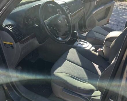 Серый Хендай Санта Фе, объемом двигателя 2.19 л и пробегом 325 тыс. км за 8250 $, фото 10 на Automoto.ua