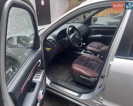 Серый Хендай Санта Фе, объемом двигателя 2.19 л и пробегом 274 тыс. км за 8800 $, фото 9 на Automoto.ua