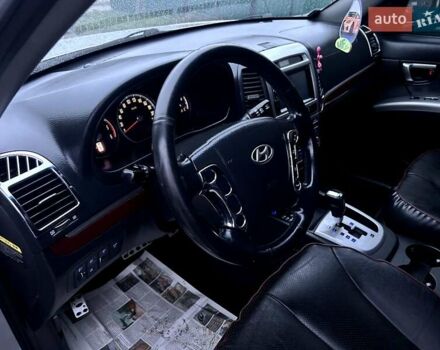 Сірий Хендай Санта Фе, об'ємом двигуна 2.2 л та пробігом 225 тис. км за 8850 $, фото 26 на Automoto.ua