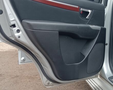 Серый Хендай Санта Фе, объемом двигателя 2 л и пробегом 290 тыс. км за 5000 $, фото 12 на Automoto.ua