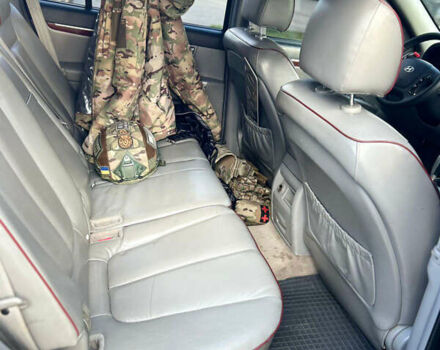 Серый Хендай Санта Фе, объемом двигателя 0 л и пробегом 300 тыс. км за 5500 $, фото 17 на Automoto.ua