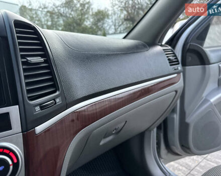 Сірий Хендай Санта Фе, об'ємом двигуна 2.7 л та пробігом 167 тис. км за 7850 $, фото 44 на Automoto.ua