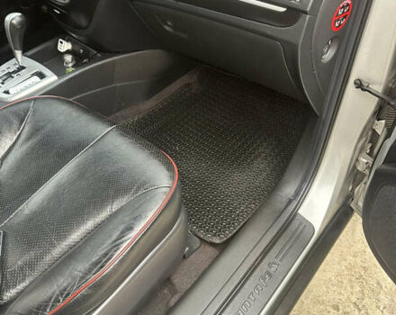 Серый Хендай Санта Фе, объемом двигателя 2.7 л и пробегом 198 тыс. км за 10800 $, фото 31 на Automoto.ua