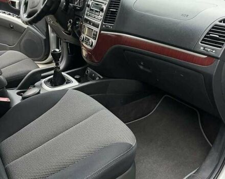 Серый Хендай Санта Фе, объемом двигателя 2.19 л и пробегом 285 тыс. км за 8700 $, фото 13 на Automoto.ua