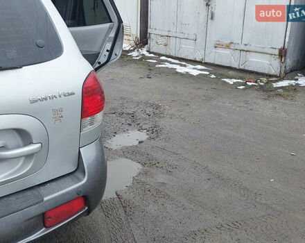 Серый Хендай Санта Фе, объемом двигателя 2 л и пробегом 200 тыс. км за 7650 $, фото 11 на Automoto.ua