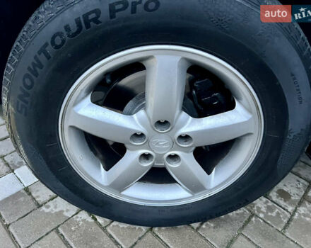 Серый Хендай Санта Фе, объемом двигателя 2.19 л и пробегом 260 тыс. км за 8950 $, фото 57 на Automoto.ua