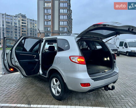 Серый Хендай Санта Фе, объемом двигателя 2.19 л и пробегом 260 тыс. км за 8950 $, фото 14 на Automoto.ua