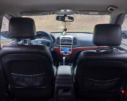 Серый Хендай Санта Фе, объемом двигателя 2.2 л и пробегом 259 тыс. км за 9300 $, фото 6 на Automoto.ua