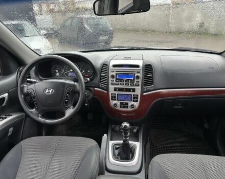 Сірий Хендай Санта Фе, об'ємом двигуна 2.2 л та пробігом 300 тис. км за 4750 $, фото 7 на Automoto.ua