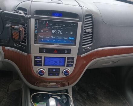 Серый Хендай Санта Фе, объемом двигателя 2.2 л и пробегом 254 тыс. км за 9300 $, фото 2 на Automoto.ua