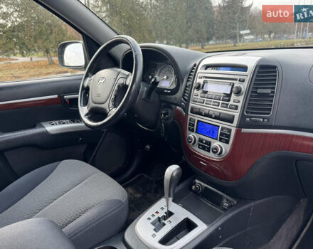 Серый Хендай Санта Фе, объемом двигателя 2.2 л и пробегом 260 тыс. км за 8700 $, фото 14 на Automoto.ua