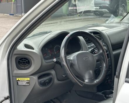 Сірий Хендай Санта Фе, об'ємом двигуна 2 л та пробігом 235 тис. км за 4000 $, фото 5 на Automoto.ua