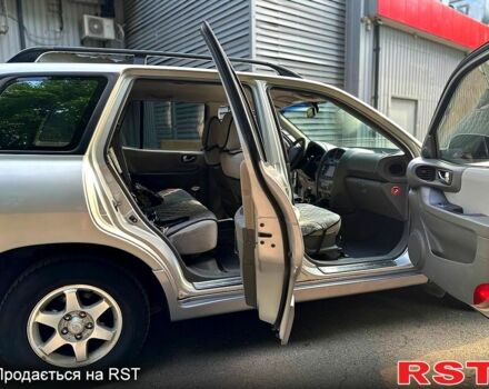 Серый Хендай Санта Фе, объемом двигателя 2 л и пробегом 132 тыс. км за 6700 $, фото 5 на Automoto.ua