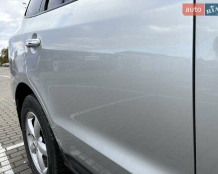 Серый Хендай Санта Фе, объемом двигателя 2.19 л и пробегом 276 тыс. км за 8550 $, фото 29 на Automoto.ua