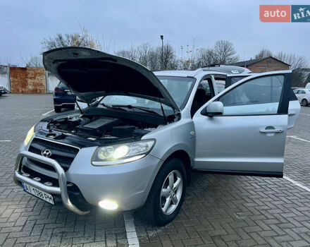 Серый Хендай Санта Фе, объемом двигателя 2.19 л и пробегом 260 тыс. км за 8950 $, фото 11 на Automoto.ua