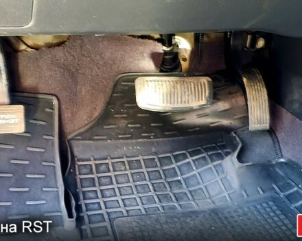 Серый Хендай Санта Фе, объемом двигателя 2.2 л и пробегом 230 тыс. км за 10400 $, фото 6 на Automoto.ua