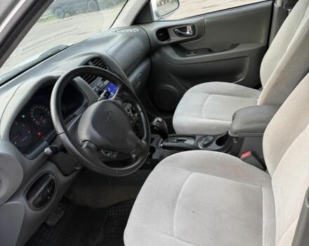 Сірий Хендай Санта Фе, об'ємом двигуна 2 л та пробігом 254 тис. км за 3700 $, фото 6 на Automoto.ua