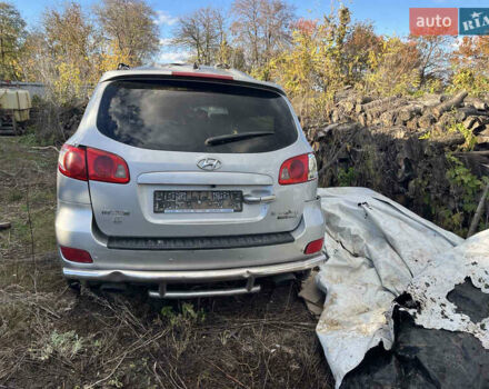 Серый Хендай Санта Фе, объемом двигателя 2.2 л и пробегом 300 тыс. км за 3200 $, фото 1 на Automoto.ua