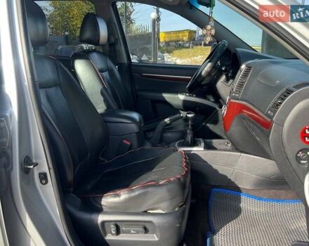 Серый Хендай Санта Фе, объемом двигателя 2.19 л и пробегом 344 тыс. км за 8990 $, фото 11 на Automoto.ua