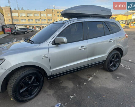 Серый Хендай Санта Фе, объемом двигателя 2.7 л и пробегом 198 тыс. км за 10800 $, фото 1 на Automoto.ua