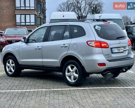Серый Хендай Санта Фе, объемом двигателя 2.19 л и пробегом 260 тыс. км за 8950 $, фото 7 на Automoto.ua